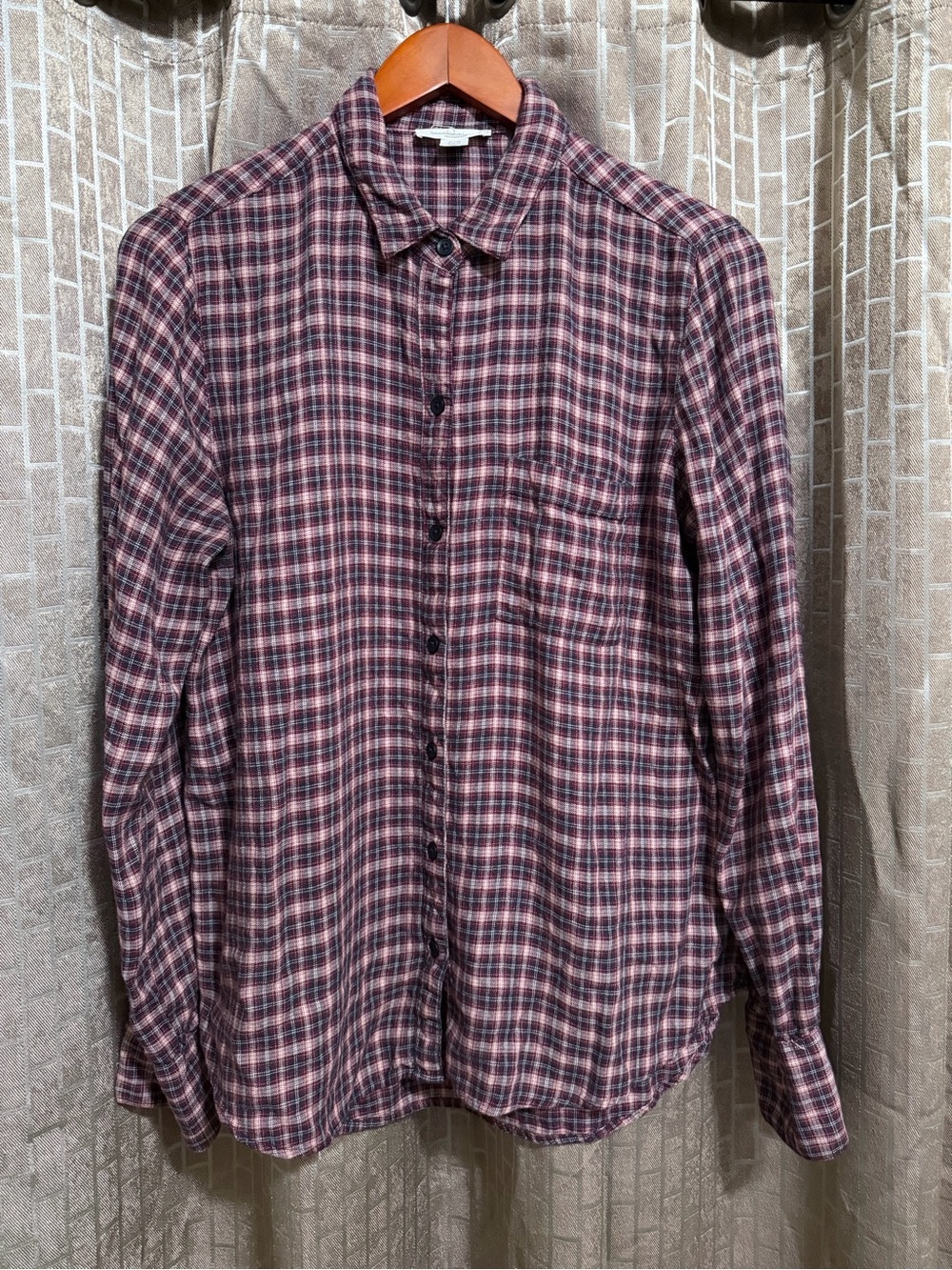 Beachlunchlounge women's Plaid Button-Down Shirt in Maroon and Navy